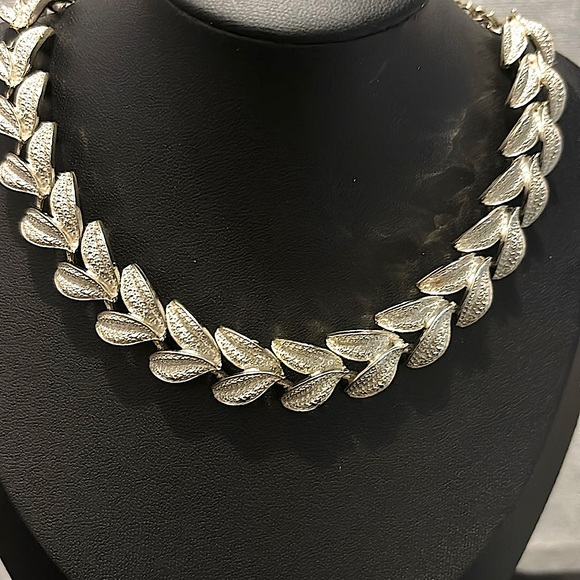 Vintage 1960’s Demi Parure Necklace and Earrings - Picture 5 of 12